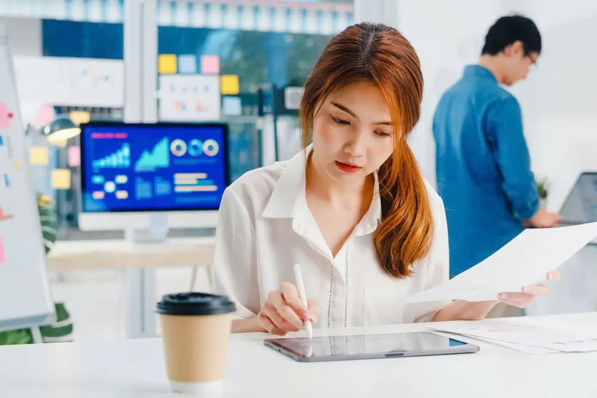 Should Businesses Prioritize Communication or Marketing?