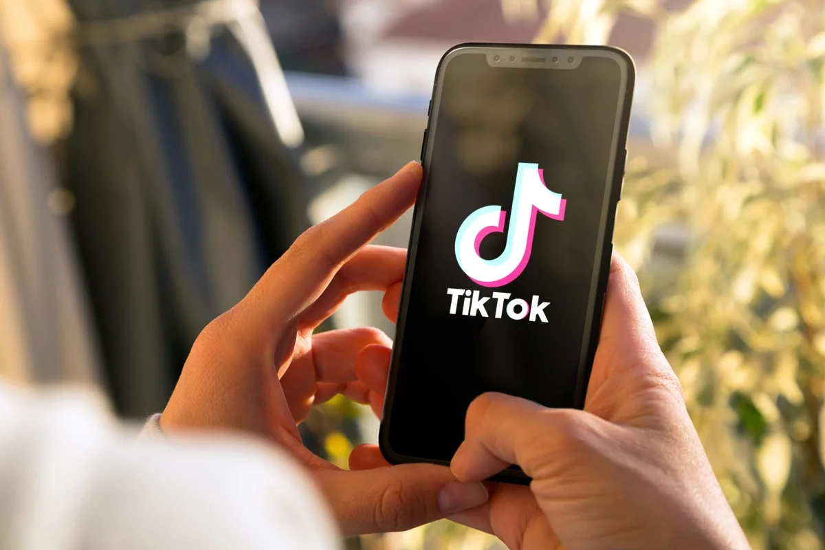 Doanh nghiệp nên tự xây kênh TikTok hay thuê agency?